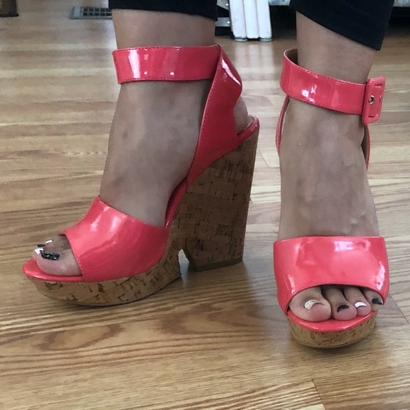 coral faux patent leather cork wedges - Picture 5 of 10